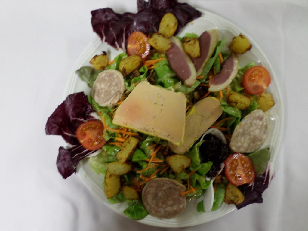 Hotel Logis Restaurant Les Carillons 2*