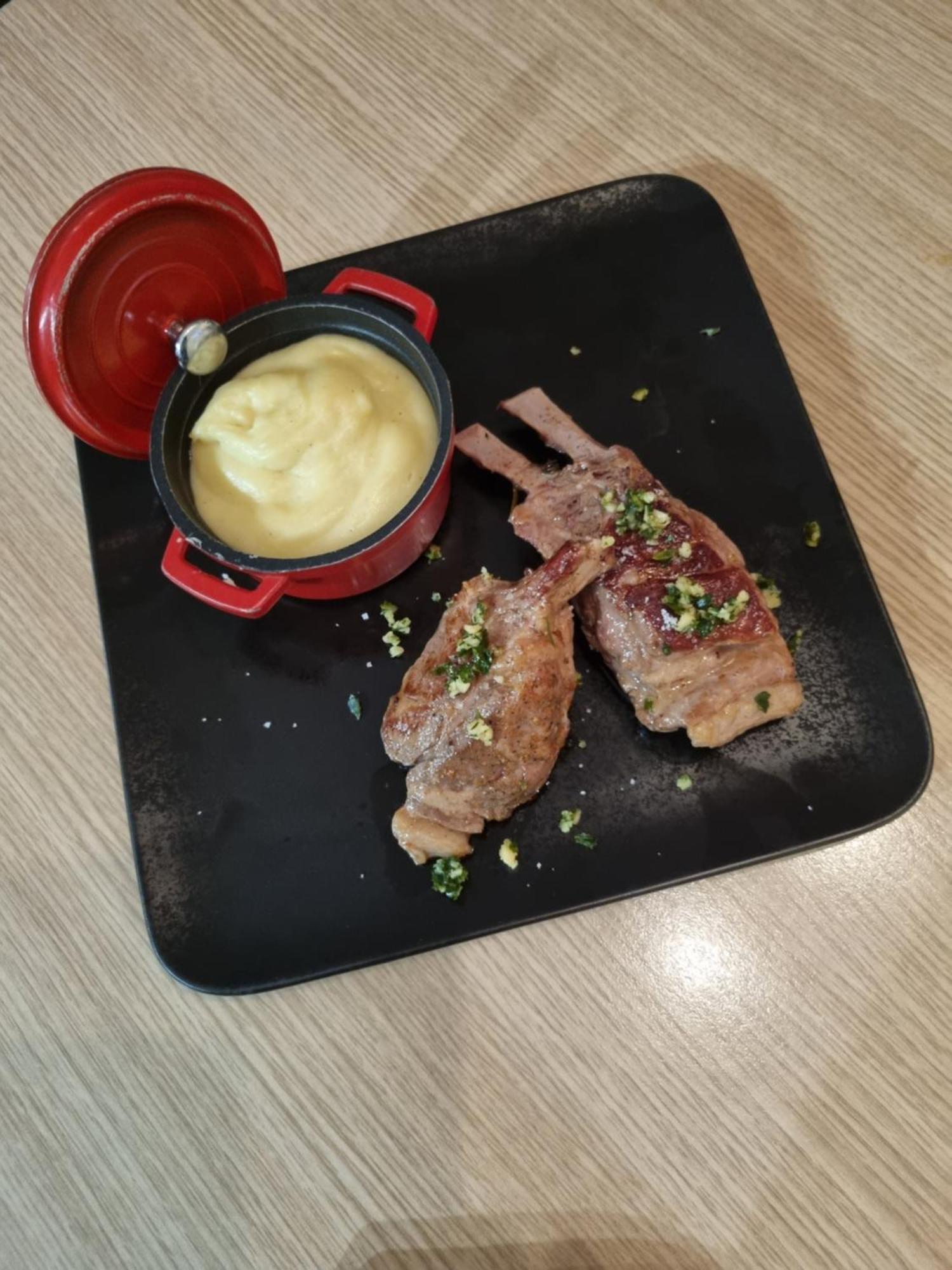 Hotel Logis Restaurant Les Carillons