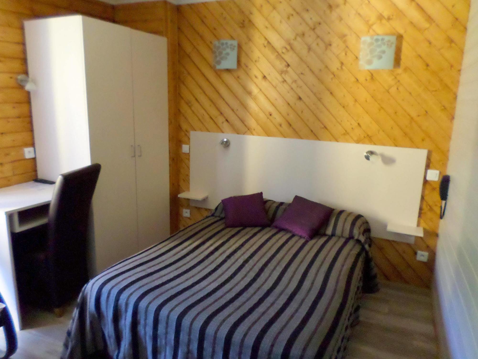 Logis Restaurant Les Carillons Hotel 2*