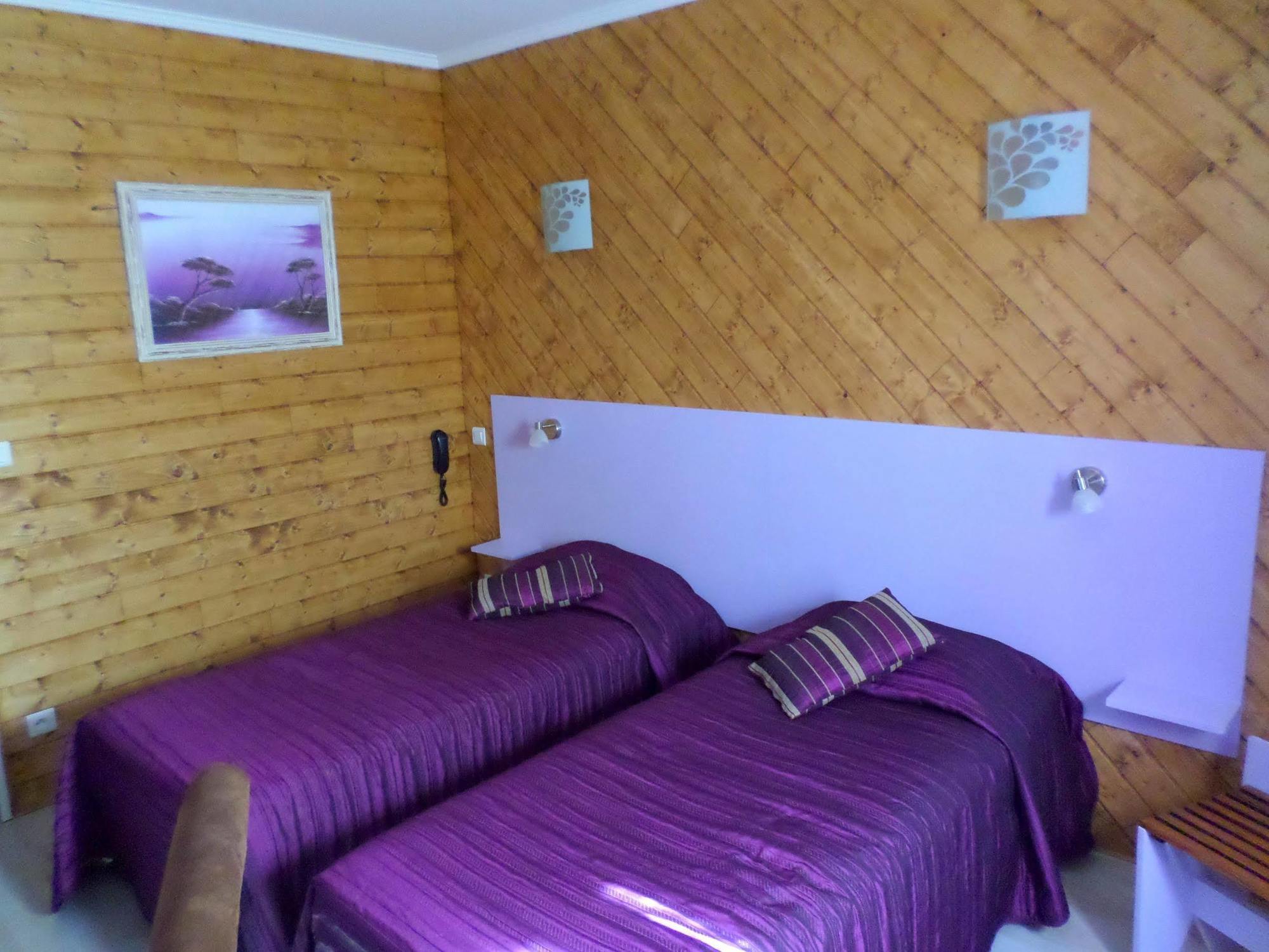 Hotel Logis Restaurant Les Carillons 2*