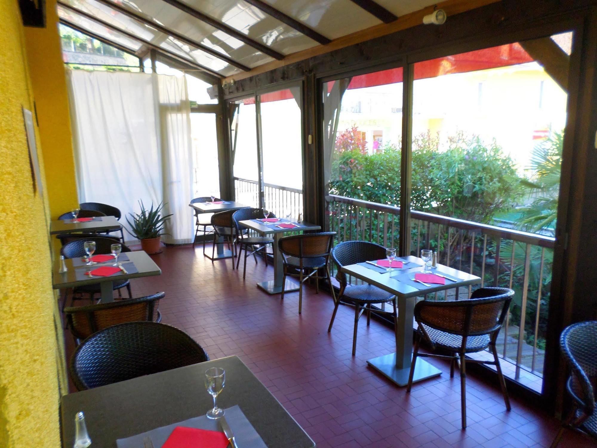 Logis Restaurant Les Carillons 2*