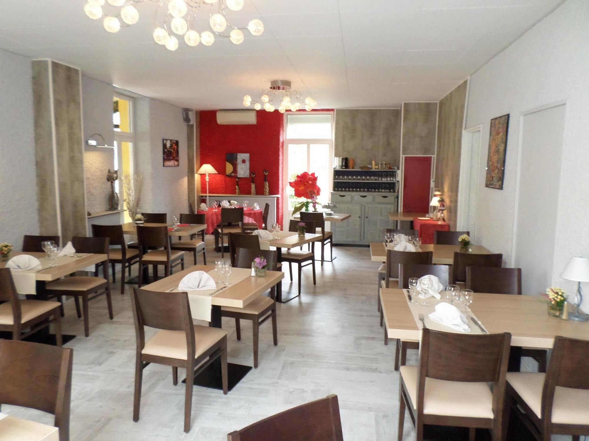 Hotel Logis Restaurant Les Carillons
